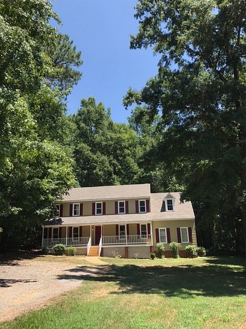 Spacious Living in this Cul de Sac Home!!