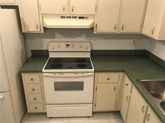 4th image of 2845 SW 22nd Avenue #206