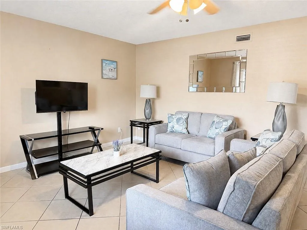 2 bed, 2.0 bath, 886 sqft, $3,200 — Photo 2