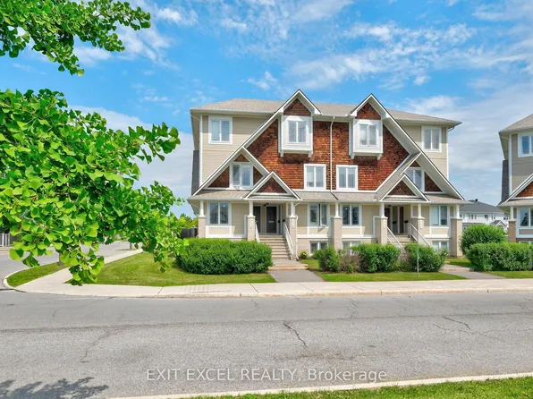 532 Lakeridge Dr #1, Ottawa, ON K4A 0H5
