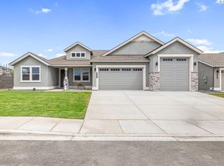 12117 Dunsmuir Dr, Pasco, WA 99301