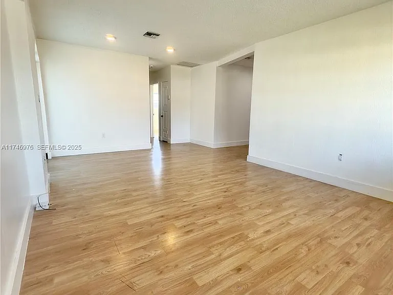 7672 Plantation Blvd — Photo 2