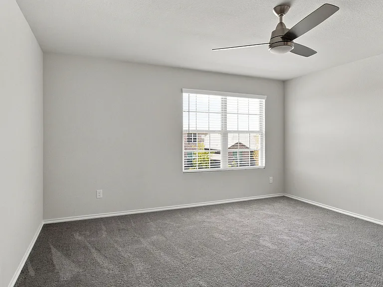 944 Ravenwood Ln — Photo 24