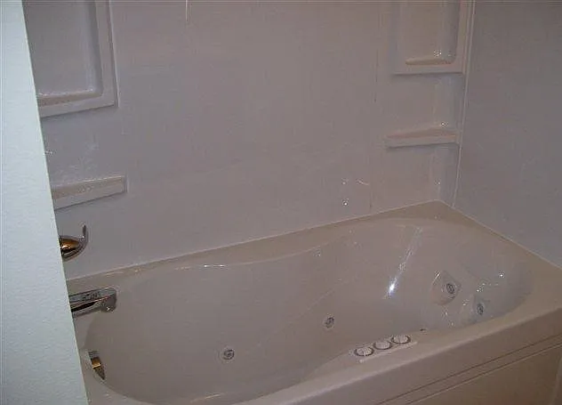 112 Lakeview Ct — Photo 7