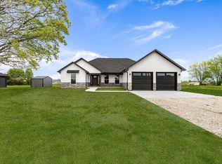 1053 W Thoroughfare St, Seymour, MO 65746