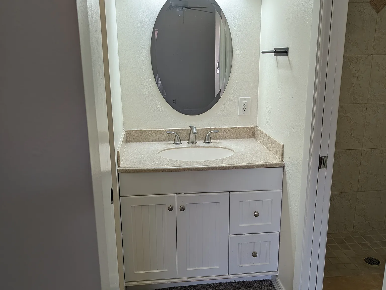 2 bed, 894 sqft, $1,600 — Photo 4