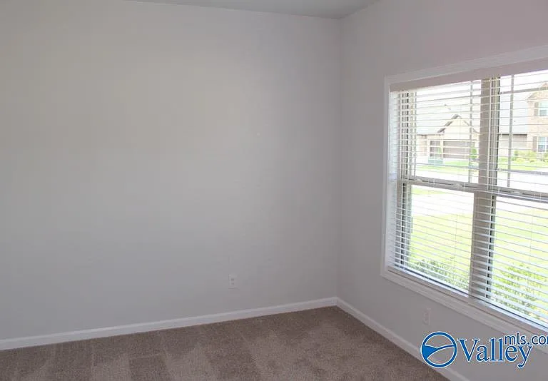 127 Saddle St — Photo 5