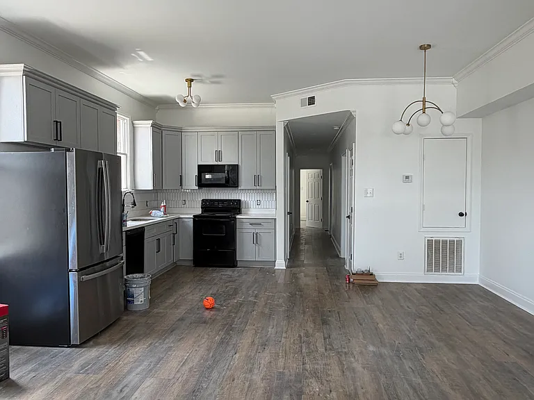 2322 Chippewa St — Photo 3