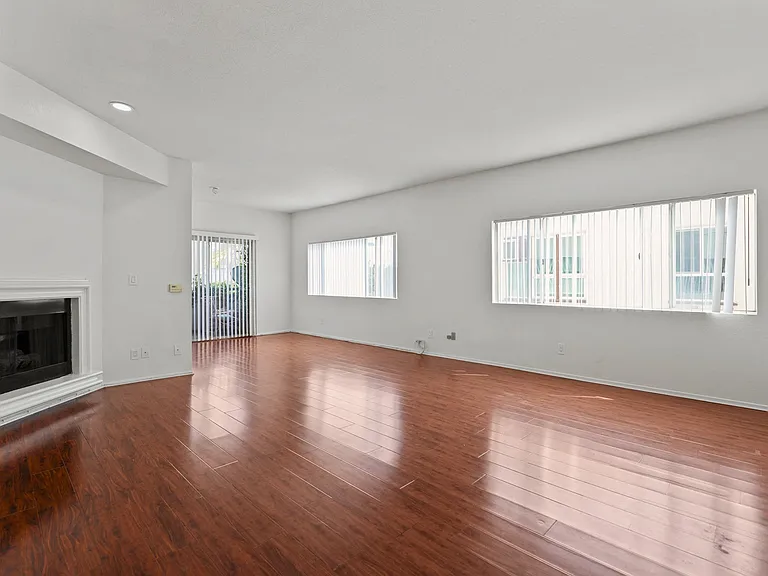 111 S Croft Ave — Photo 33