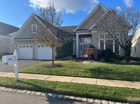 20 Ballybunion Dr, Monroe Township, NJ 08831
