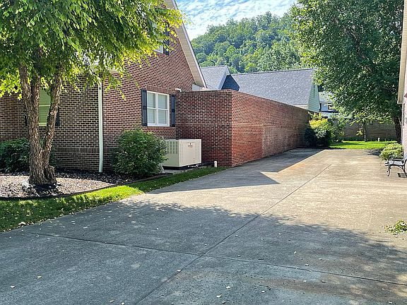 3rd image of 167 Walnut Dr