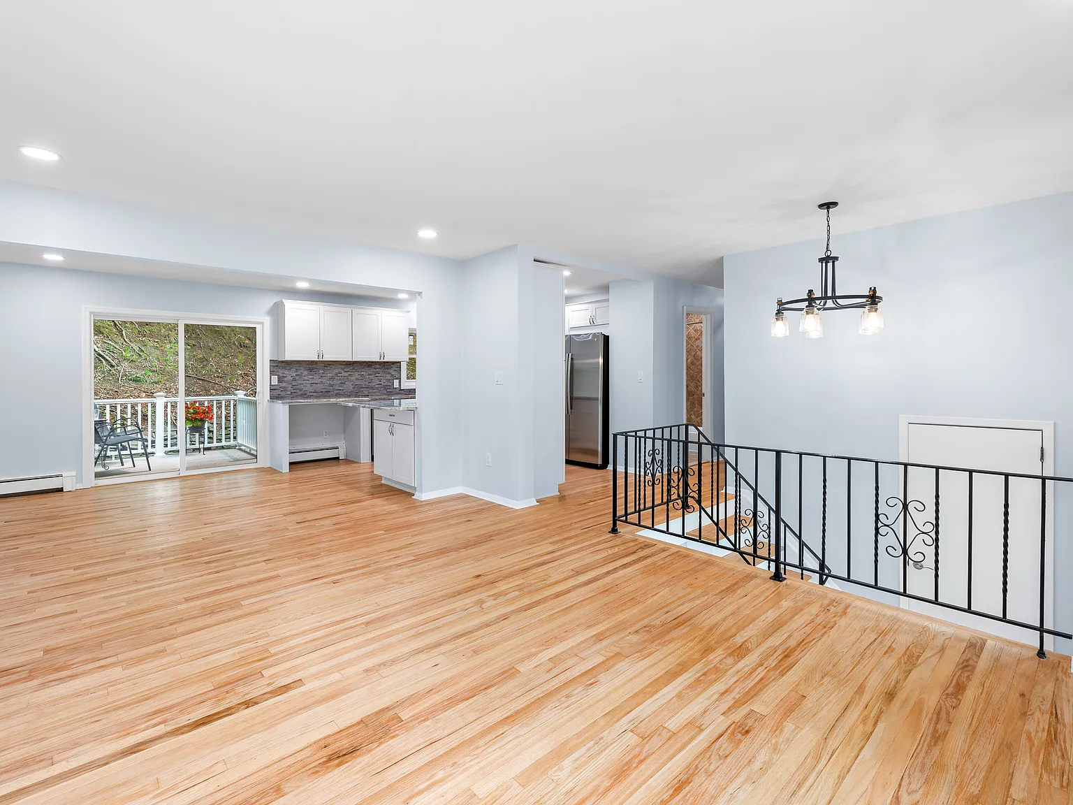 4 bed, 1.5 bath, 1636 sqft, $4,000 — Photo 4