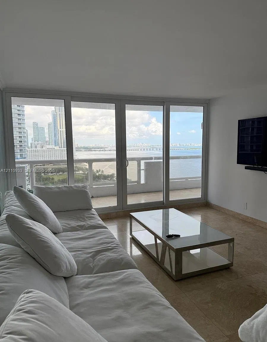 Venetia Condo — Photo 4