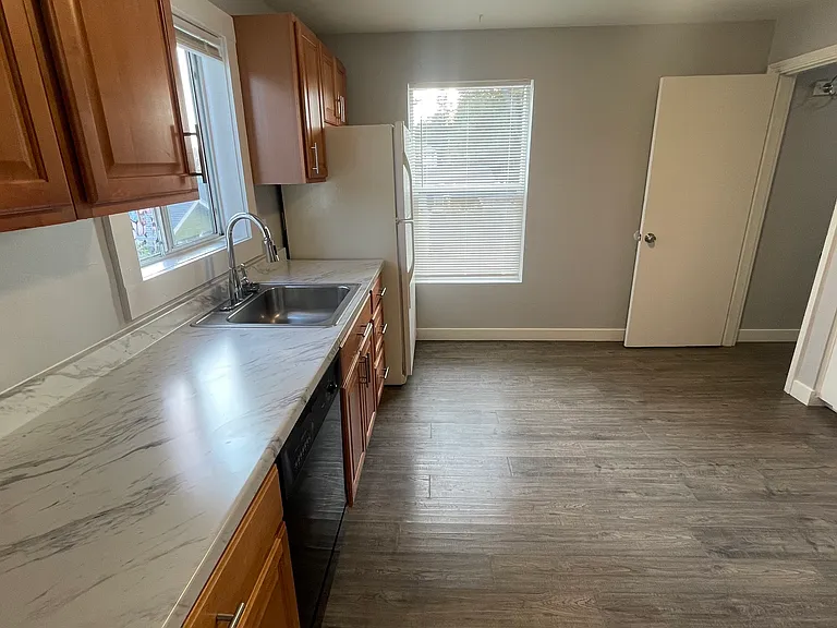 187 NE 28th Ave — Photo 4