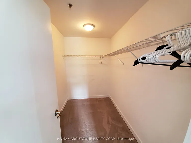 2490 Old Bronte Rd #205 — Photo 11