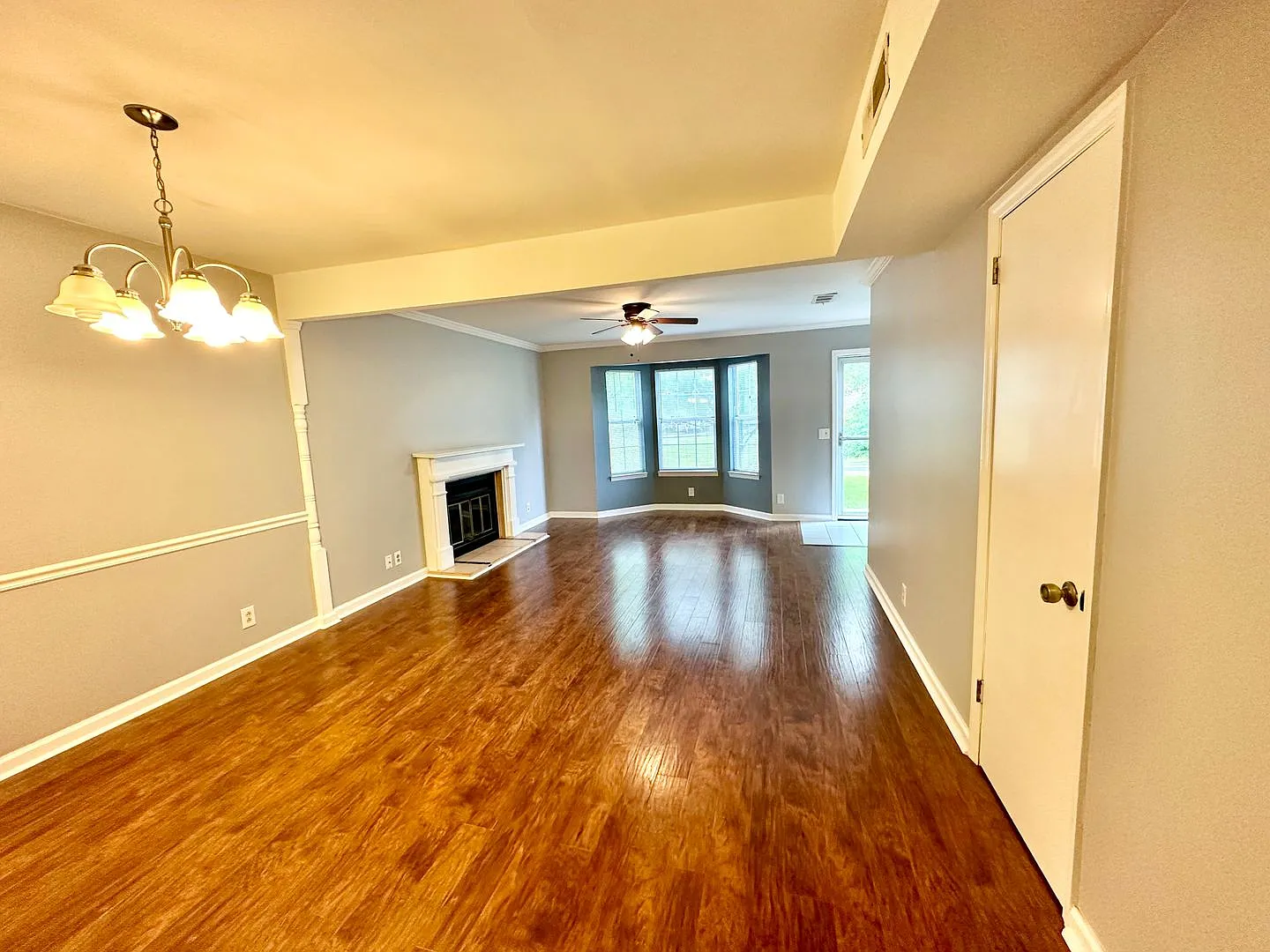 Cute 2 Bedroom 2 story duplex available now! — Photo 4