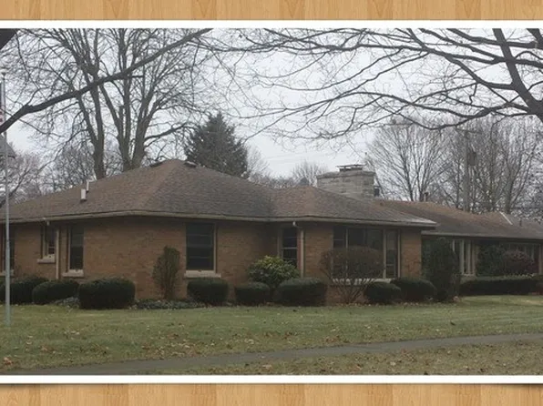 305 W 4th St, Momence, IL 60954