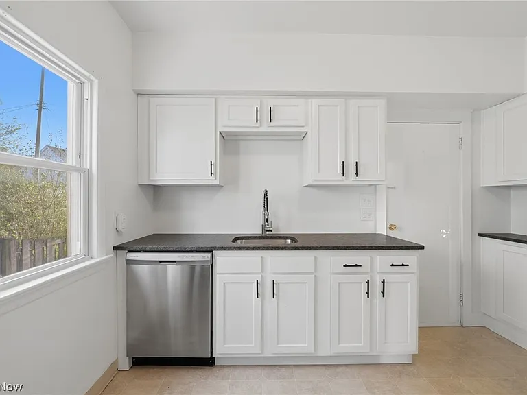 2058 Wascana Ave — Photo 9