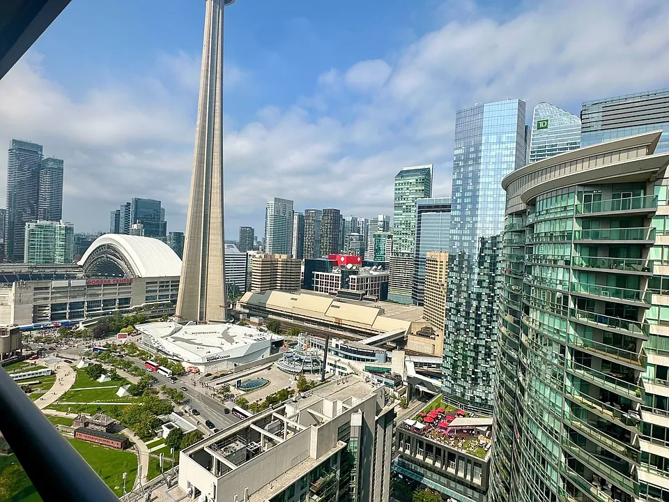 19 Grand Trunk Cres #3805