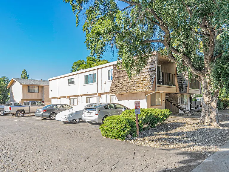 1421 Drake Drive — Photo 16