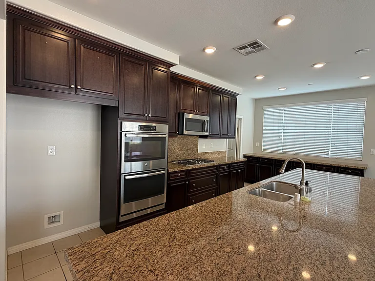 13258 Chatham Dr — Photo 7