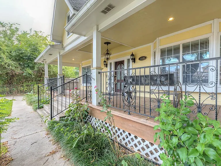 1535 W 25th St — Photo 9