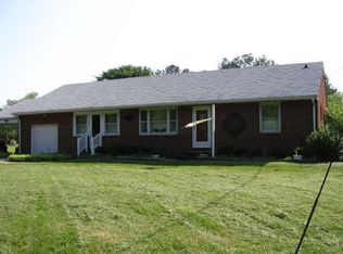 18801 Woodpecker Rd, Petersburg, VA 23803