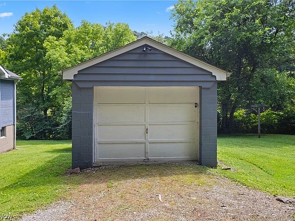 3rd image of 210 Arnell Ln