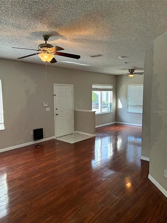 3 bed, 2.5 bath, 1364 sqft, $2,100 — Photo 4