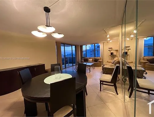 2 bed, 1300 sqft, $2,700 — Photo 2