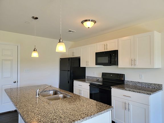 5th image of 68 Rollins Ln