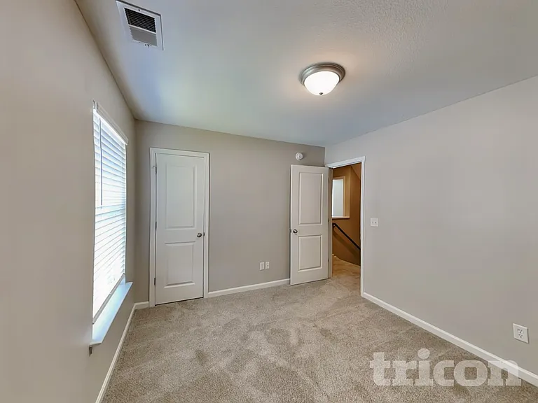 241 Saskatoon Dr — Photo 14