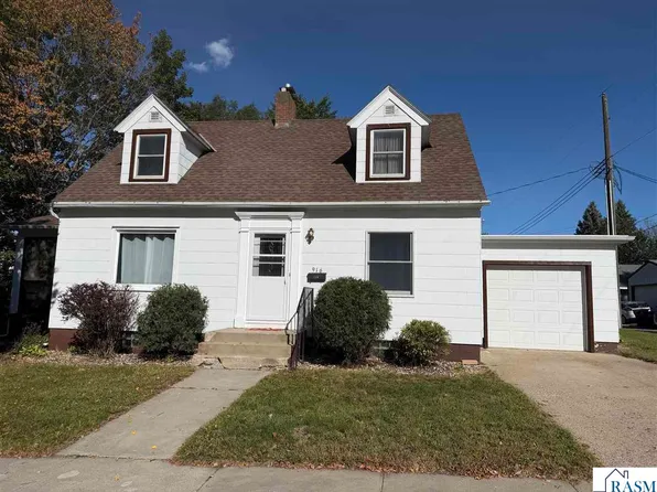916 1st St N, New Ulm, MN 56073