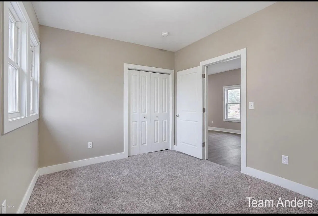 3 bed, 900 sqft, $1,750 — Photo 3