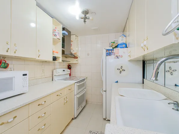 339 Avenue P image 6 of 14