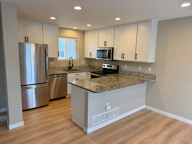 2350 Jeanette Way — Photo 5