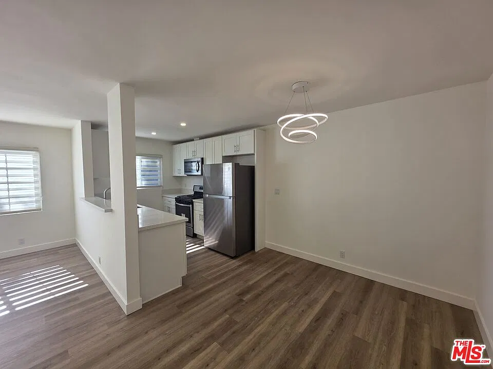 3 bed, 2.0 bath, 1350 sqft, $3,900 — Photo 3