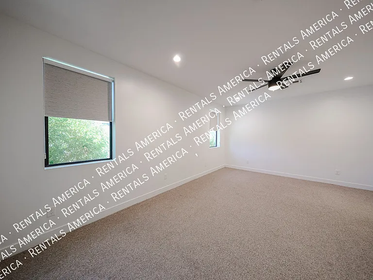 2418 E Amelia Ave — Photo 40