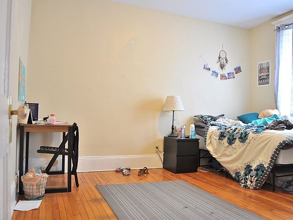 3rd image of 30 Glenville Ave Fl 1