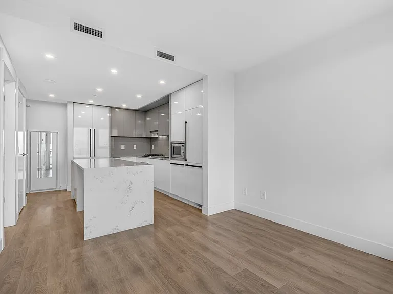 4711 Hazel St #3410 — Photo 11