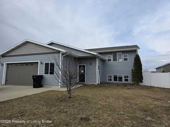 540 Highlands Ave, Dickinson, ND 58601
