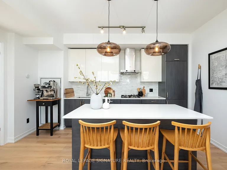 36 Howard Park Ave #610 — Photo 8