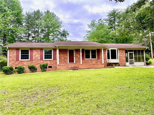 270 W Main St, Salem, SC 29676