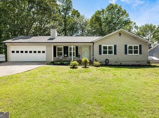 5627 Pinewood Dr, Flowery Branch, GA 30542