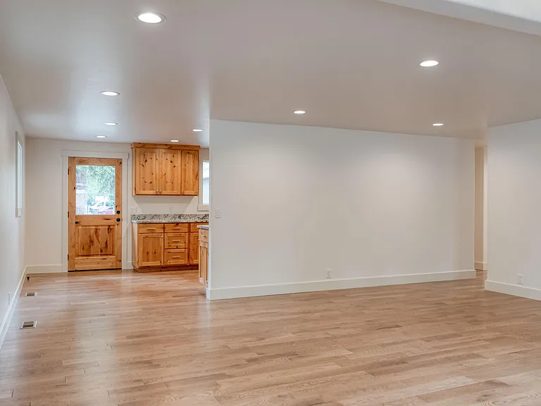 921 Columbia Ave — Photo 39