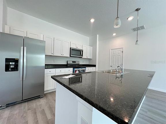 4th image of 407 Treemont Ave SW