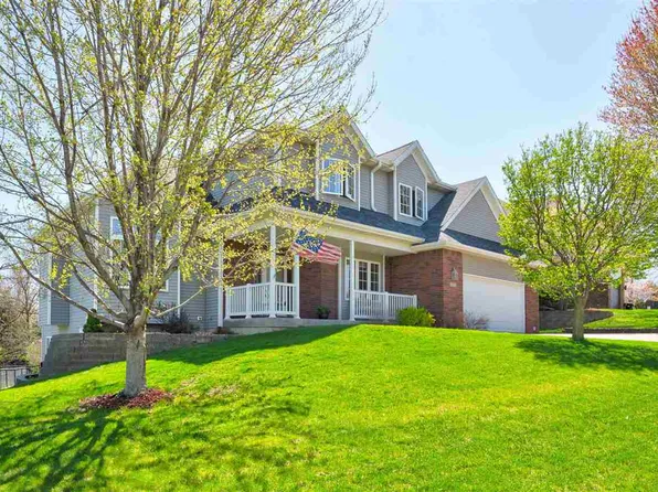 2072 Glen Oaks Dr, Coralville, IA 52241