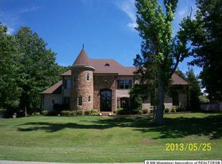 8090 Lakeview Cv, Olive Branch, MS 38654