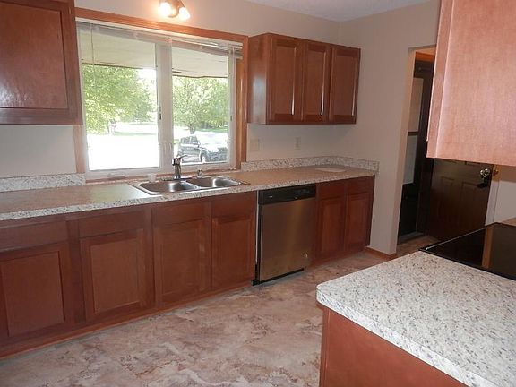 3rd image of 8971 Quinwood Ln N