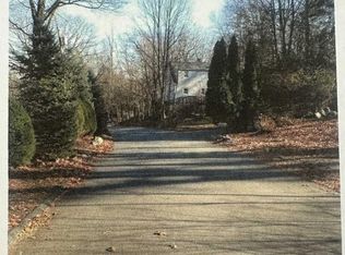 48 Overlook Rd, Bloomingdale, NJ 07403